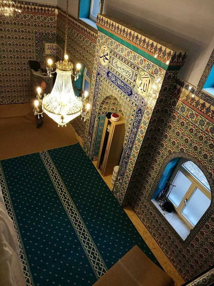 Pose des nouveaux tapis de la mosquée